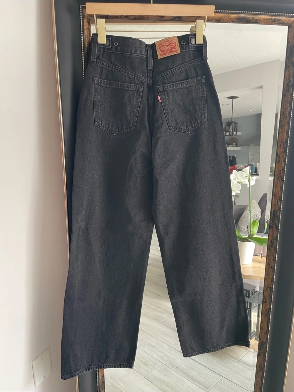 Levi’s Cinch Baggy High-Waist Black Jeans - Picture 5 of 6
